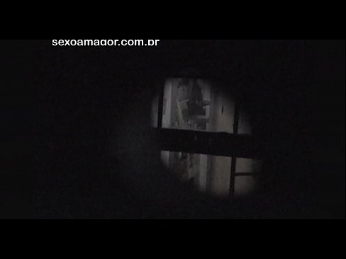 ❤️ Blondie word in die geheim video-opgeneem deur 'n buurtvoyeur wat agter hol bakstene versteek is Pornovideo op af.milfnut-net.ru ❌️