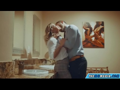 ❤️ Wanneer 'n rondborstige blondine jou in 'n openbare toilet verlei Pornovideo op af.milfnut-net.ru ❌️
